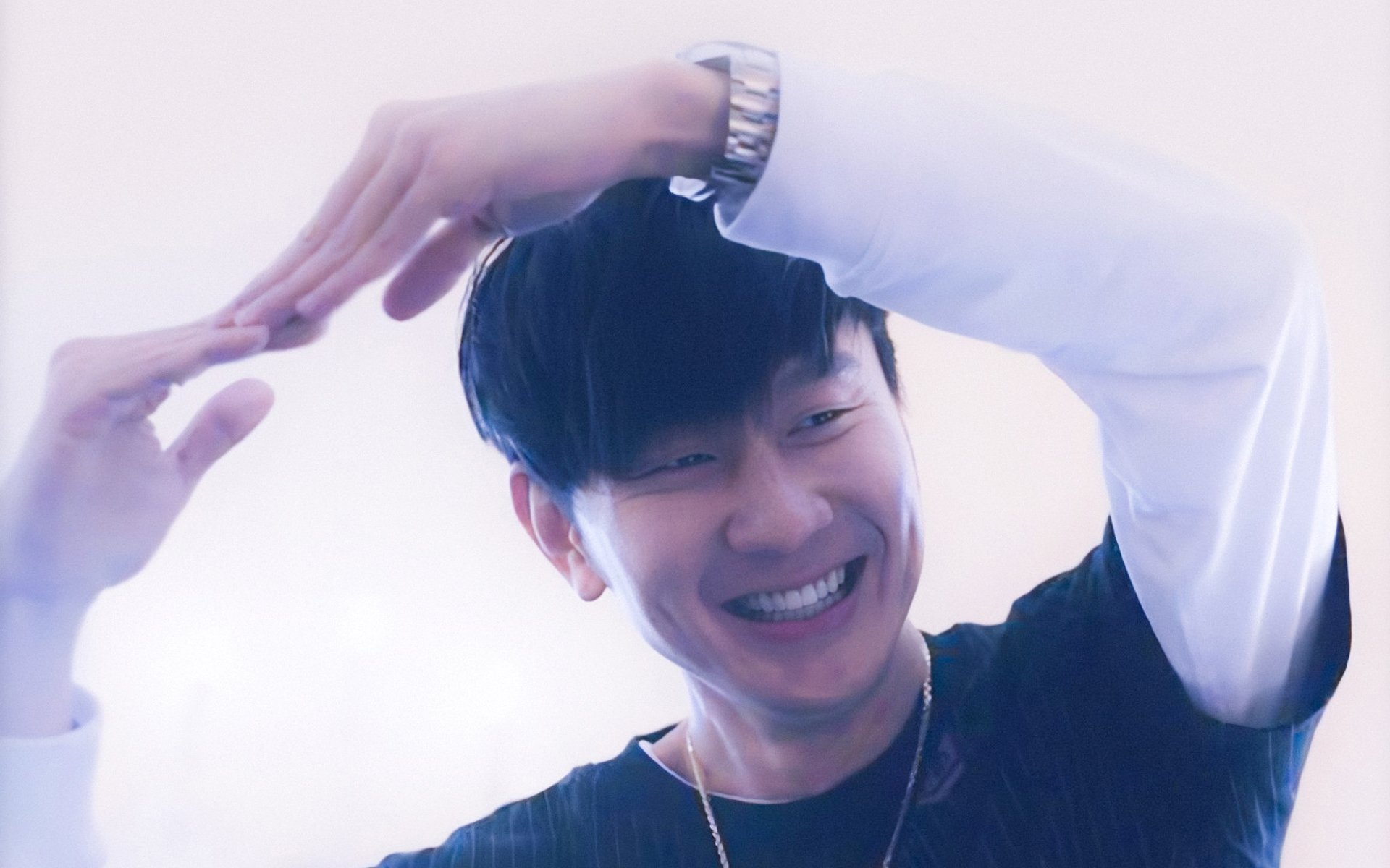 勒沃库森阵地战传控打法稳定推进，勒沃库森阵型